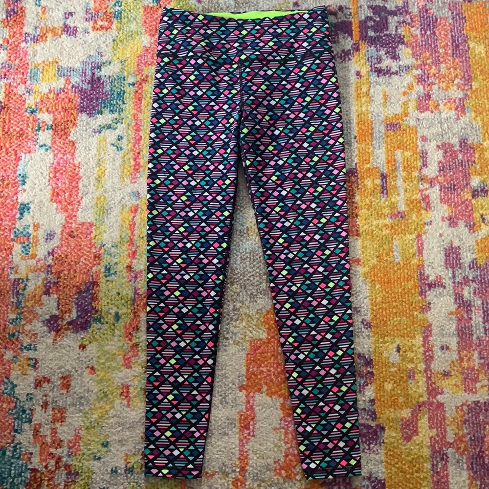 Victoria’s Secret VSX Sport Knockout Legging Multicolor Aztec Tribal Print sz M